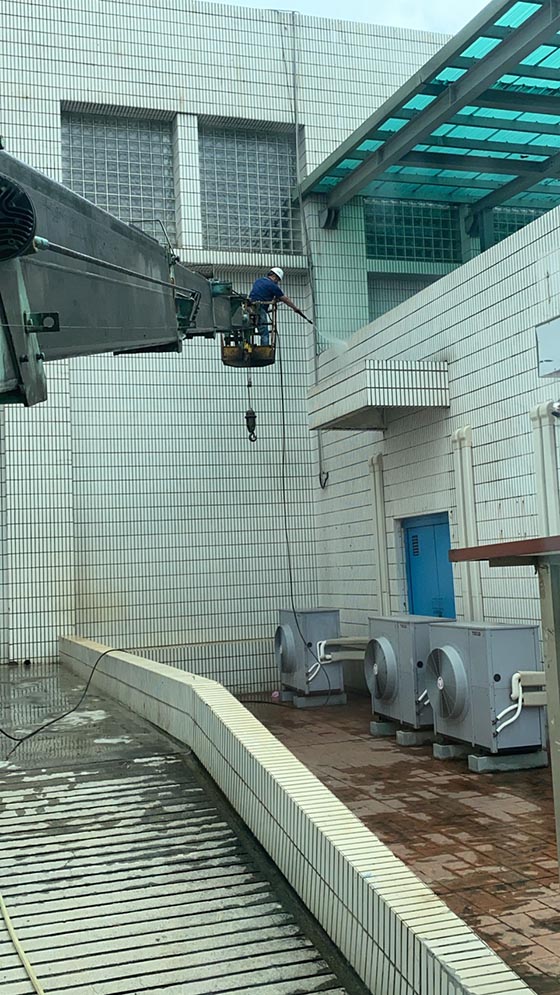 台北市大同區吊車-迪化污水處理廠外牆清洗