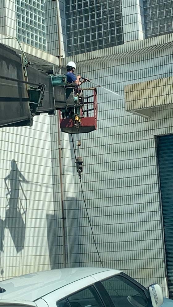 台北市大同區吊車-酒泉街洗外牆