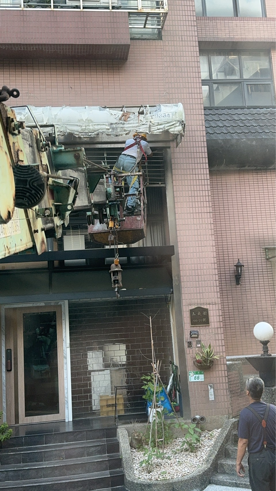 台北市南港區吊車