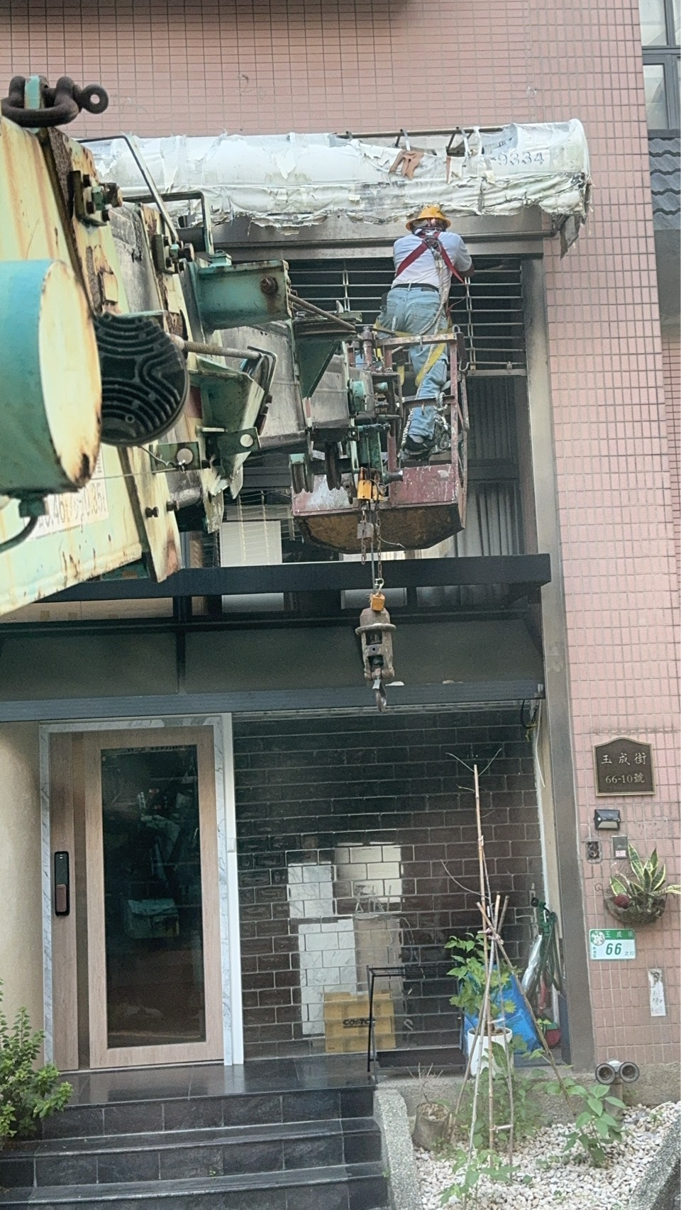 台北市南港區吊車