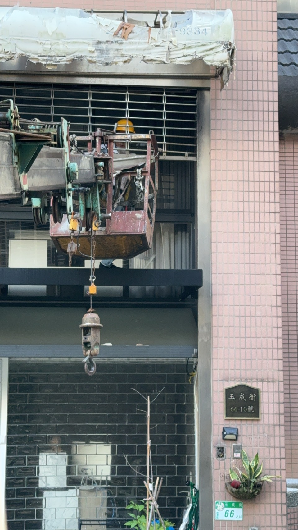 台北市南港區吊車