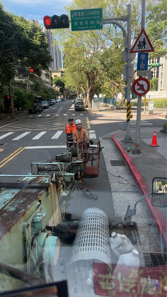 台北市南港區吊車
