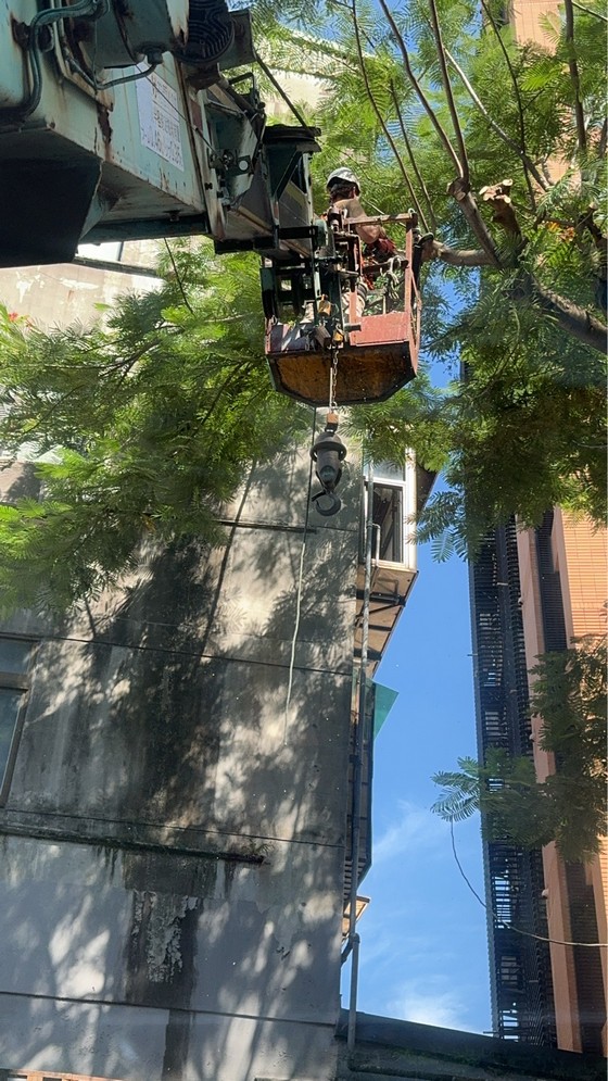 台北市南港區吊車