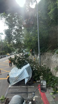 台北市南港區吊車