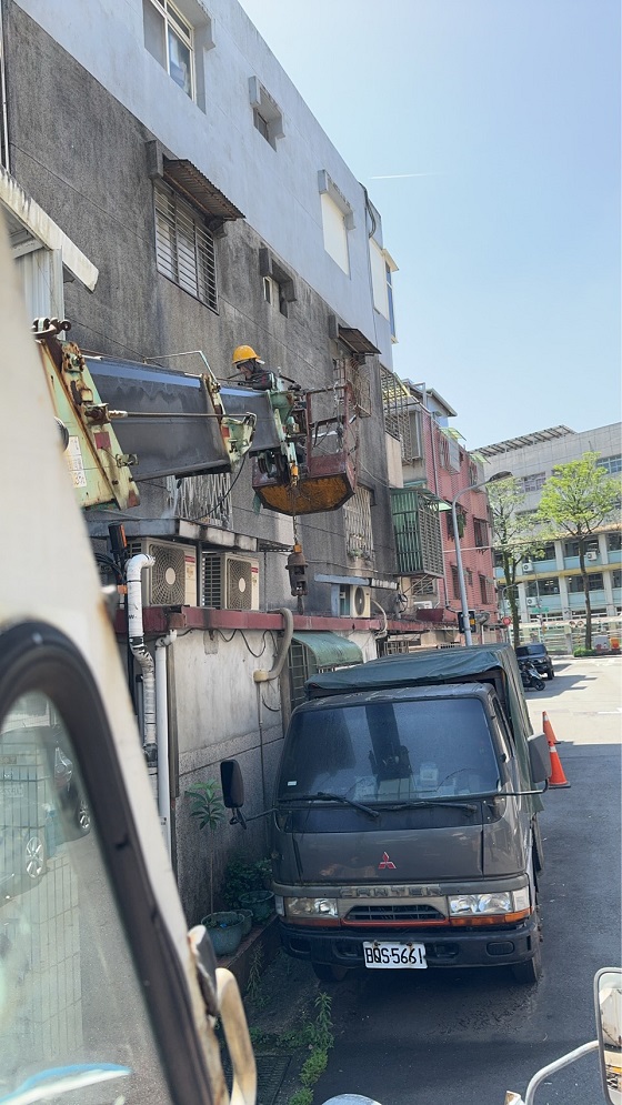 台北市南港區吊車