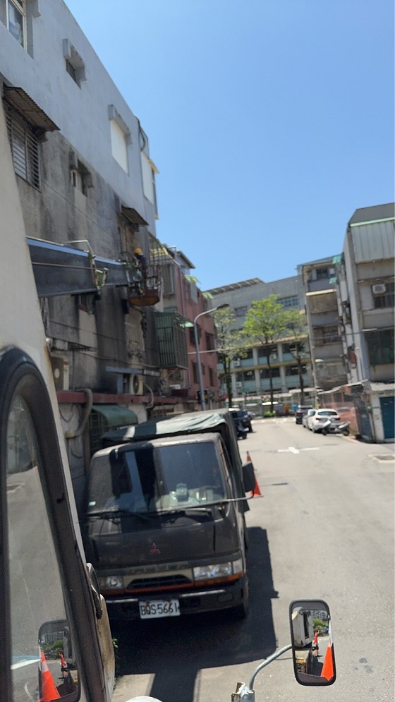 台北市南港區吊車