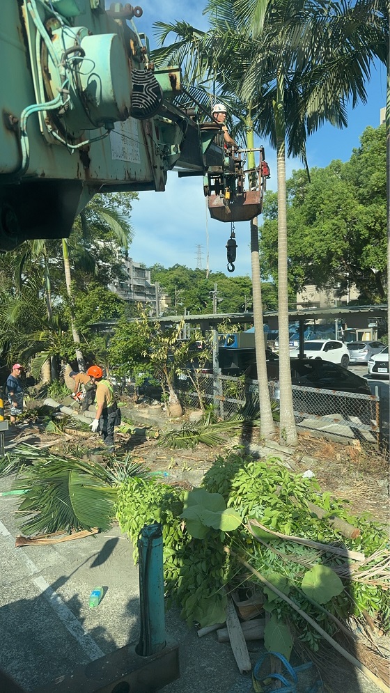 台北市南港區吊車