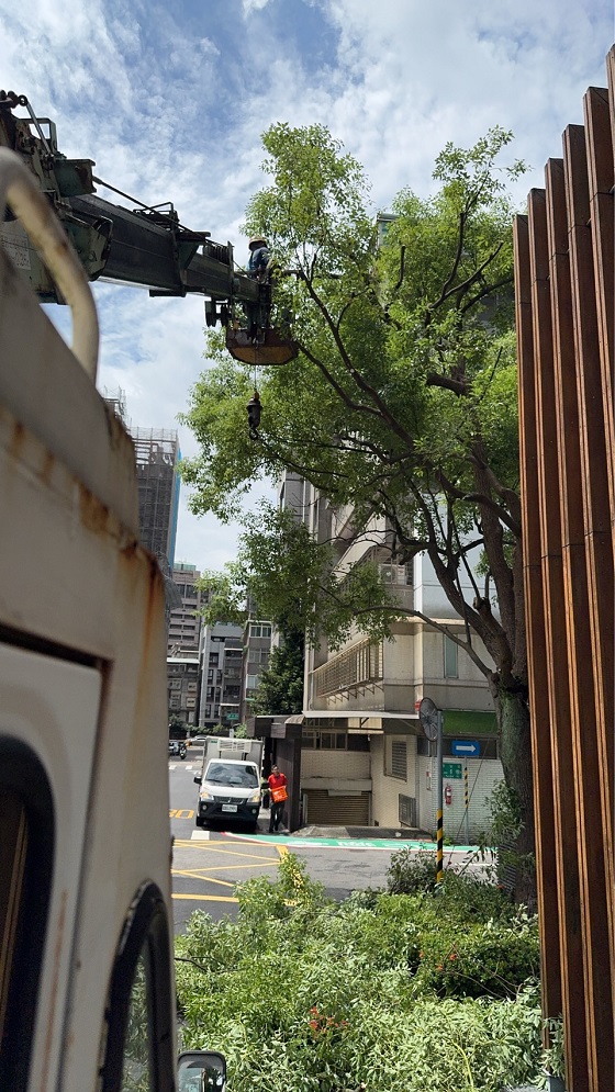 台北市中正區吊車